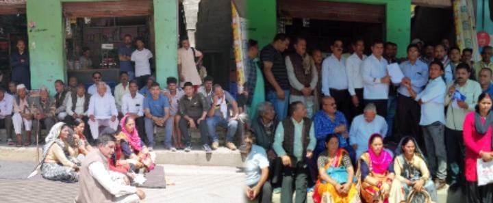 अल्मोड़ा: अतिक्रमण चिन्हीकरण के विरोध में लोगों का फूटा गुस्सा, लमगड़ा बाजार में निकाला जुलूस
