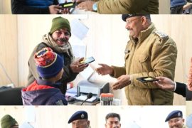 almora: Commendable action of cyber cell, 57 lost mobile phones worth Rs 14 lakh recovered.