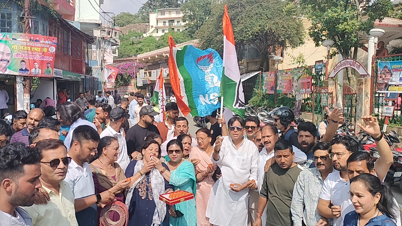 बद्रीनाथ मंगलौर उपचुनाव में कांग्रेस की जीत, कार्यकर्ताओं ने मनाया जश्न