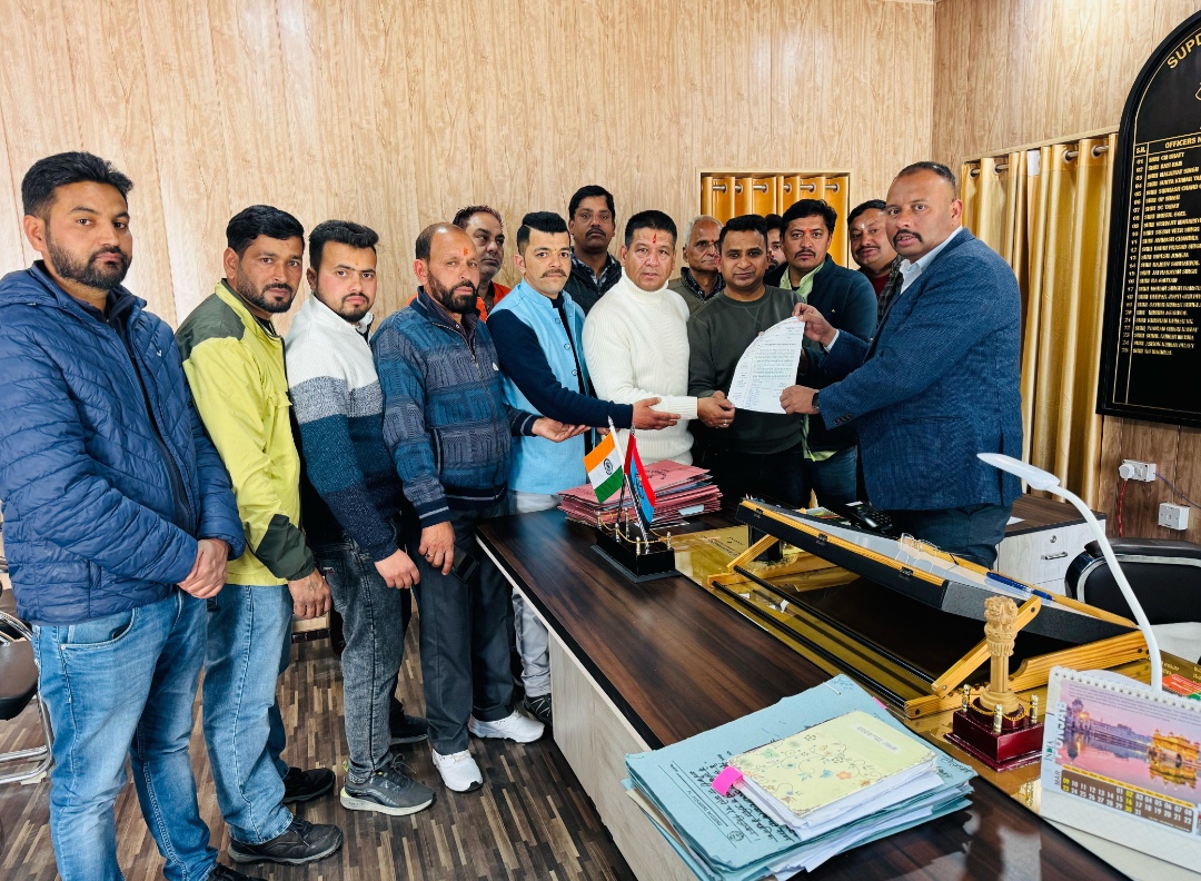 होली पर्व को लेकर सुरक्षा व्यवस्था और पुलिस गश्त बढ़ाने की मांग को लेकर देवभूमि उद्योग व्यापार मंडल अल्मोड़ा ने एसएसपी को सौंपा ज्ञापन