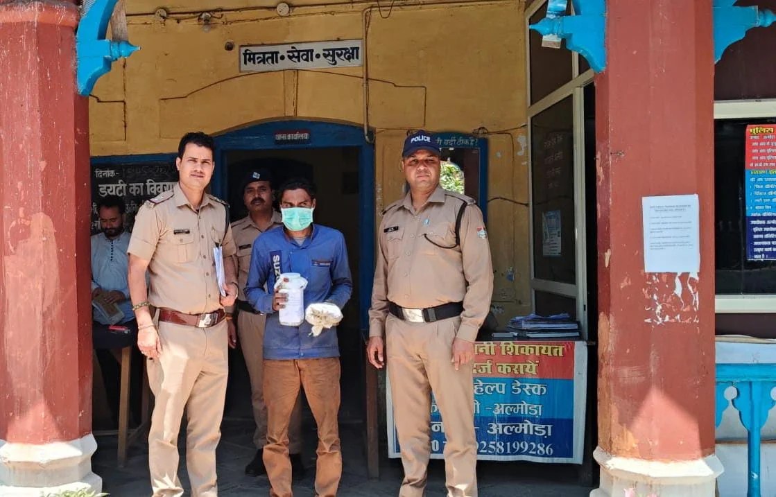 Almora वर्क शॉप का डेन्टर ही निकला चोरी करने वाला, चोरी की गयी नगदी बरामद, गिरफ्तार