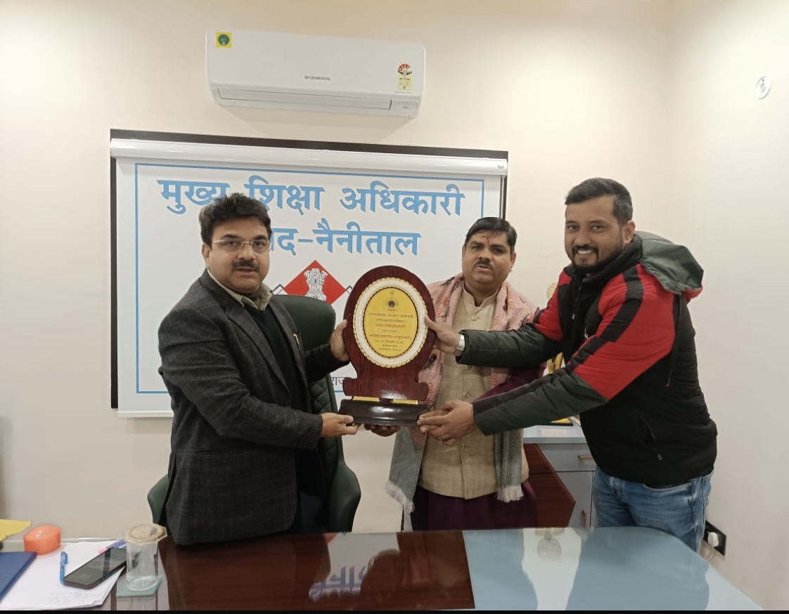 नैनीताल ने राज्य स्तरीय संस्कृत स्पर्धा में लहराया परचम, चल वैजयंती ट्रॉफी पर कब्ज़ा