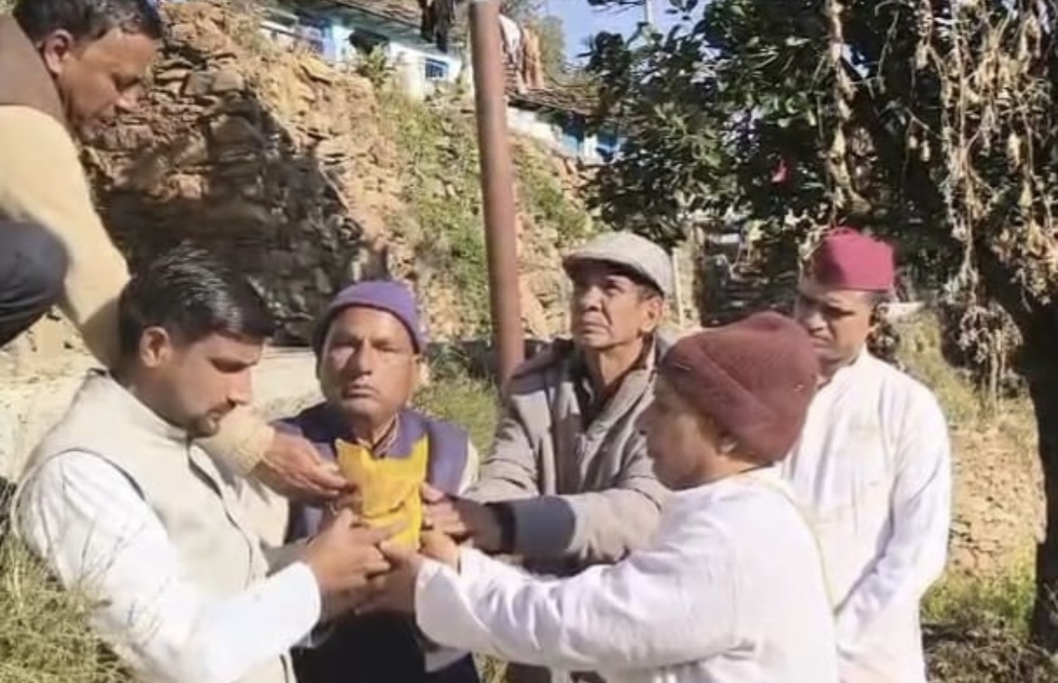 दिवाकर भट्ट की प्रतिमा स्थापना के लिए सुपार गांव की मिट्टी एकत्र की गई