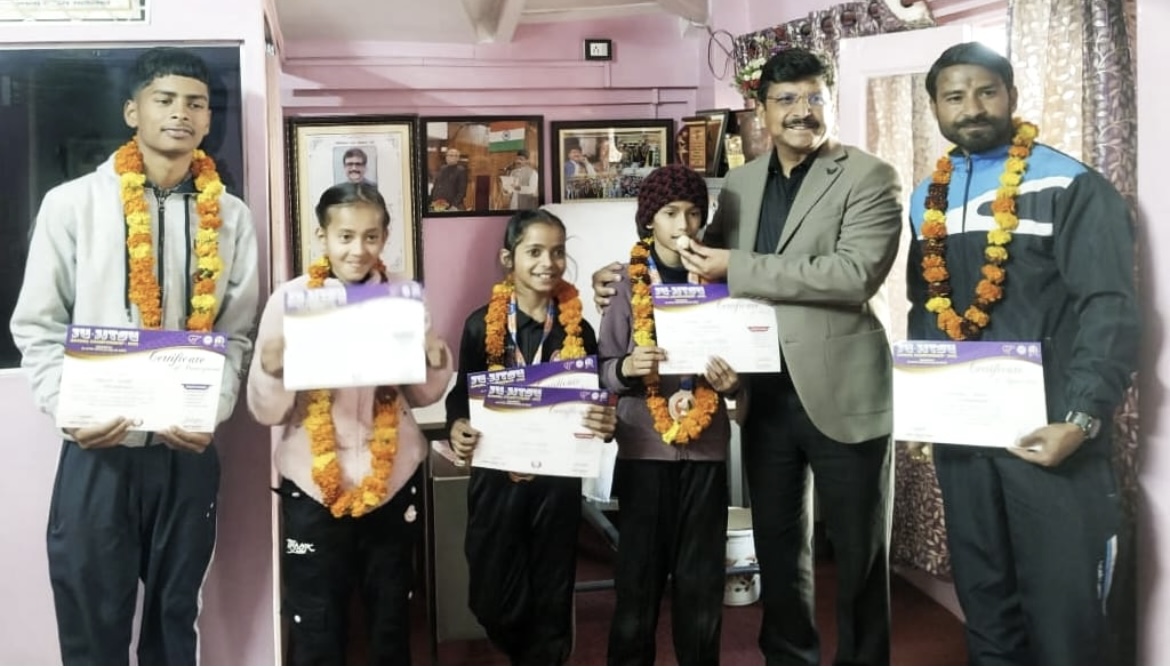 विधायक मनोज तिवारी ने किया जूजित्सु पदक विजेताओं का सम्मान