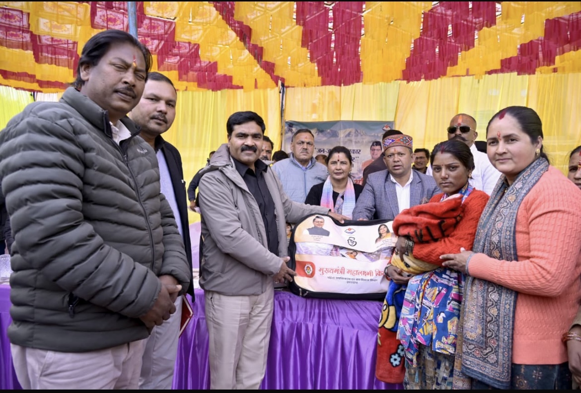 सरकार पहुँची जनता के द्वार, समस्याओं का हुआ मौके पर समाधान