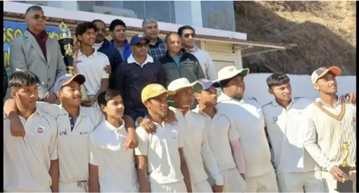 मेहरा स्पोर्ट्स के काव्य जोशी को मैन ऑफ द मैच और प्लेयर ऑफ द टूर्नामेंट का पुरस्कार 