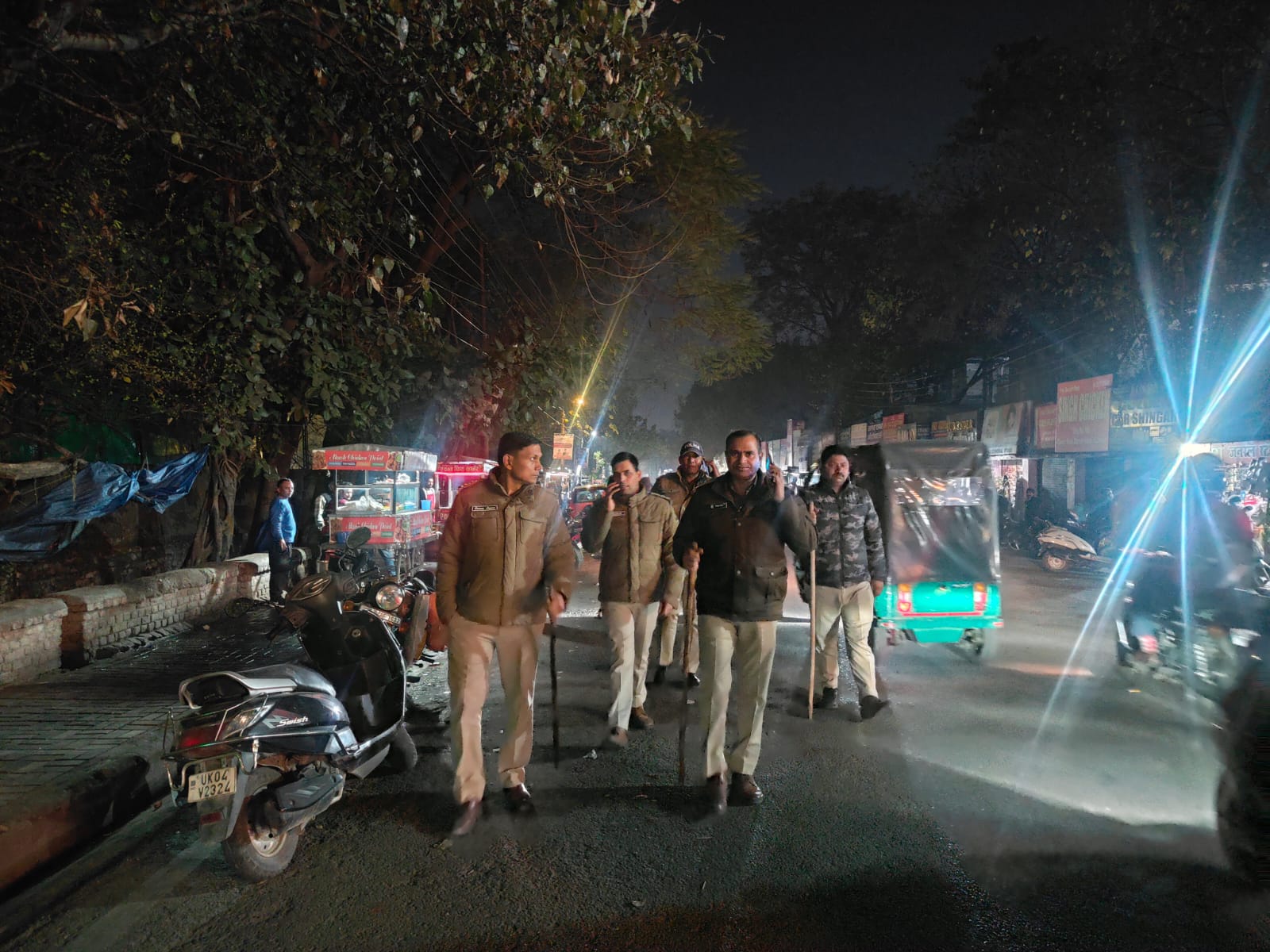 सरेआम सड़क पर ट्रक ड्राइवरों की अराजकता पर पुलिस का शिकंजा