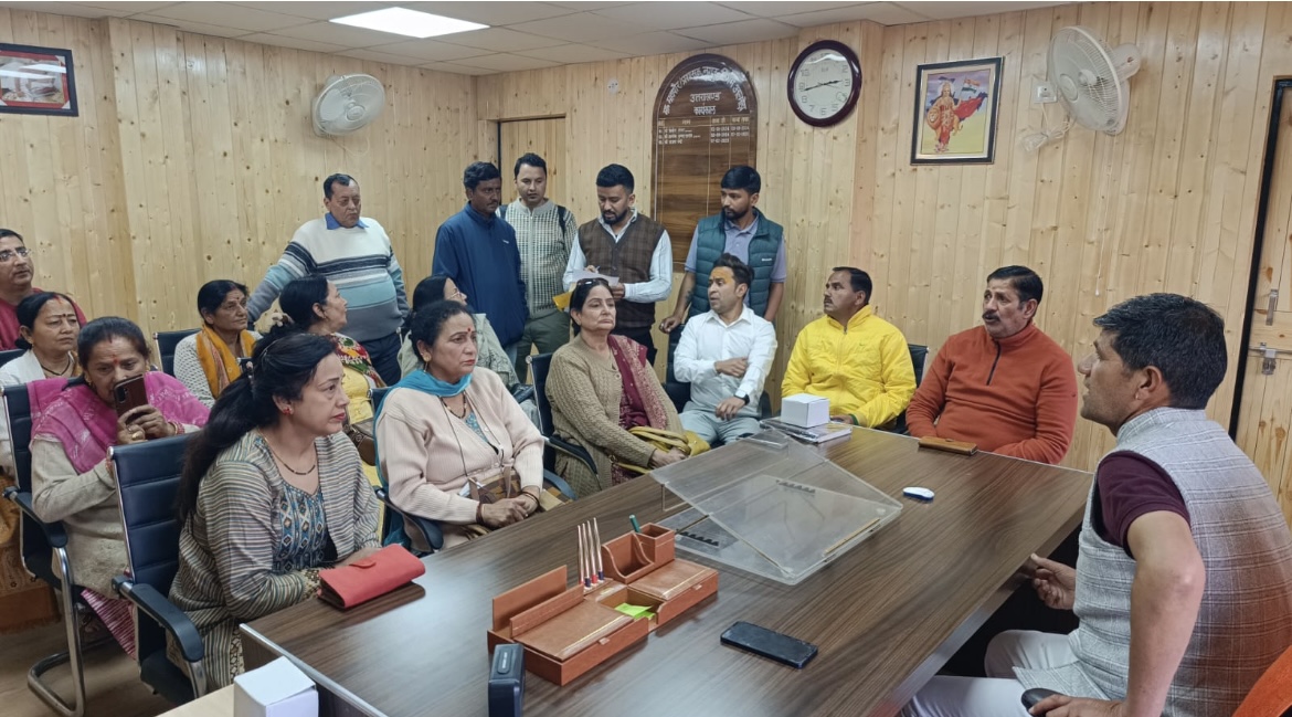 स्कूल मार्ग पर टू-व्हीलर प्रतिबंध की मांग, बच्चों की सुरक्षा को मेयर का बड़ा फैसला,गेट लगाने के दिए निर्देश