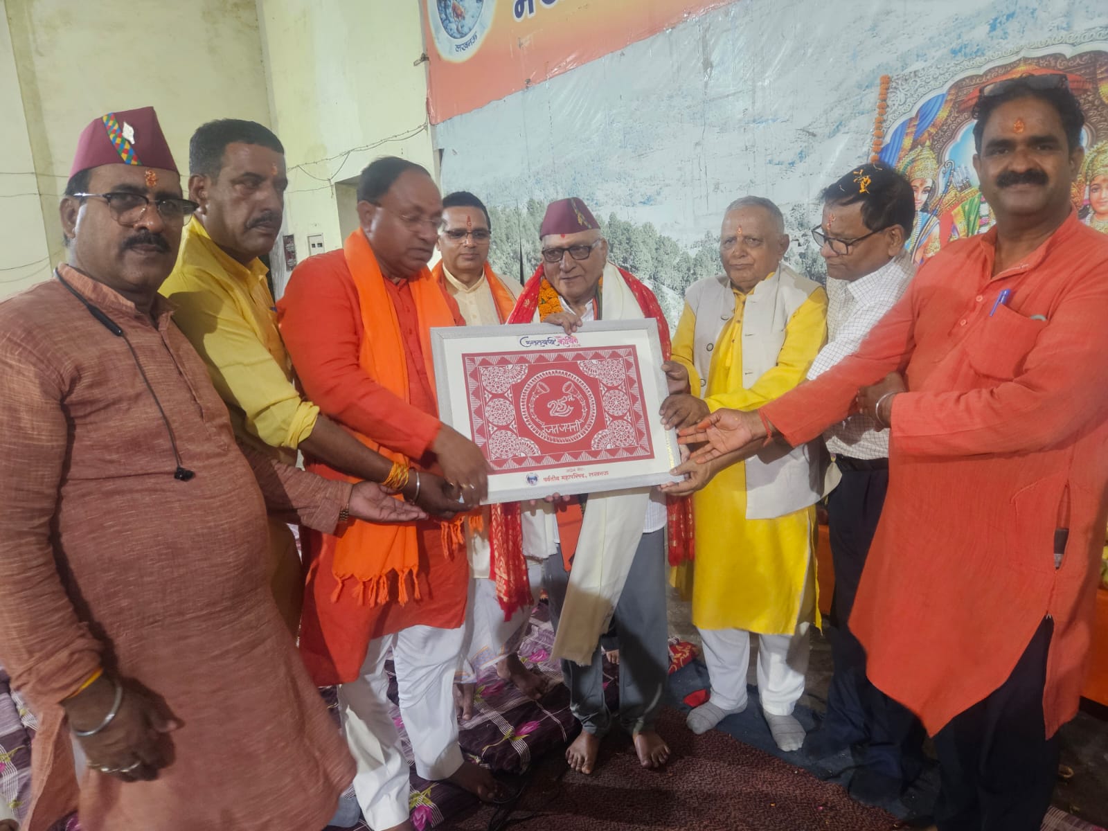 पांडे दंपति ने पर्वतीय महापरिषद को दान किये दो जंबो साइज कूलर