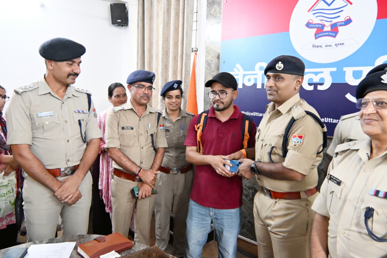 Nainital: 56 लाख से अधिक कीमत के मोबाईल फोन पाकर 256 लोगों के चेहरे पर लौटी मुस्कान