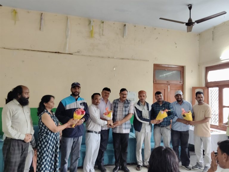 अल्मोड़ा में लोक कलाकारों की सर्वदलीय बैठक, पेंशन-भुगतान सहित कई समस्या पर चर्चा